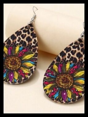 💕Floral Print Water Drop Earrings NEW💕